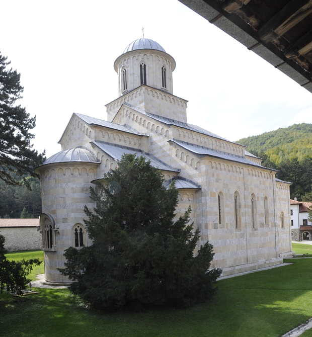 Непроцењиво благо Дечана и СПЦ: У дигиталним записима и фермани Сулејмана Величанственог, књига гостију са потписима Тита и официра Озне